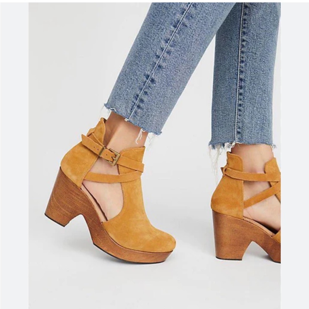 Free People Camel Suede  block Chunky Heel Close Toe  Ankle Booties size 36